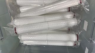 Cartucho de filtro de alto flujo PET totalmente de poliéster serie PBT para filtración de precisión con temperatura alta de 120 °C